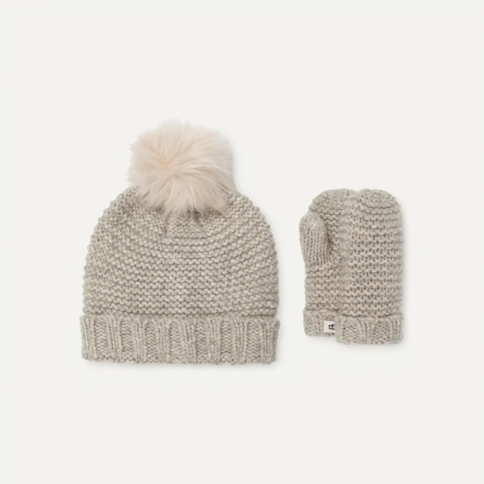 Set di guanti e cappello lavorati a maglia